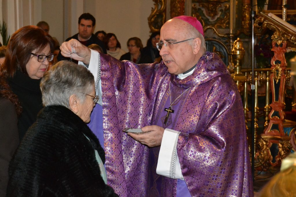 El Obispo presidirá la Misa de Imposición de Cenizas junto a la Cruz de Lampedusa en la Catedral