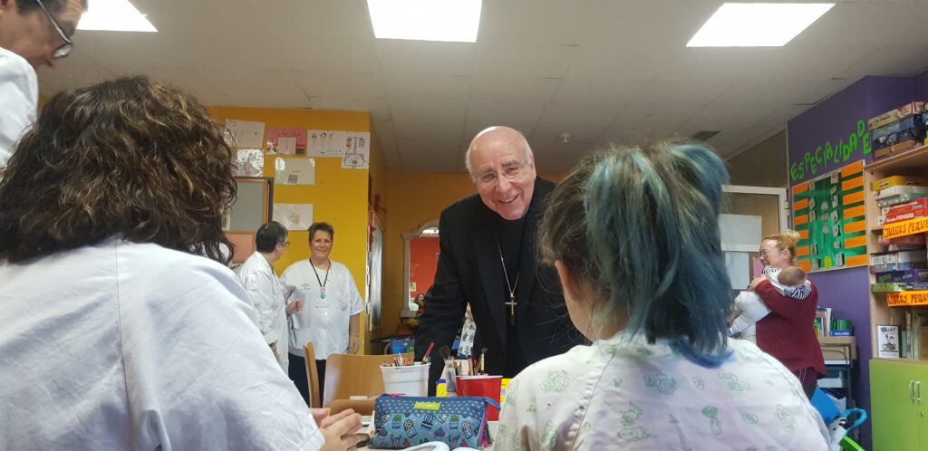 El Obispo visita el Hospital Juan Ramón Jiménez con motivo de la Jornada Mundial del Enfermo