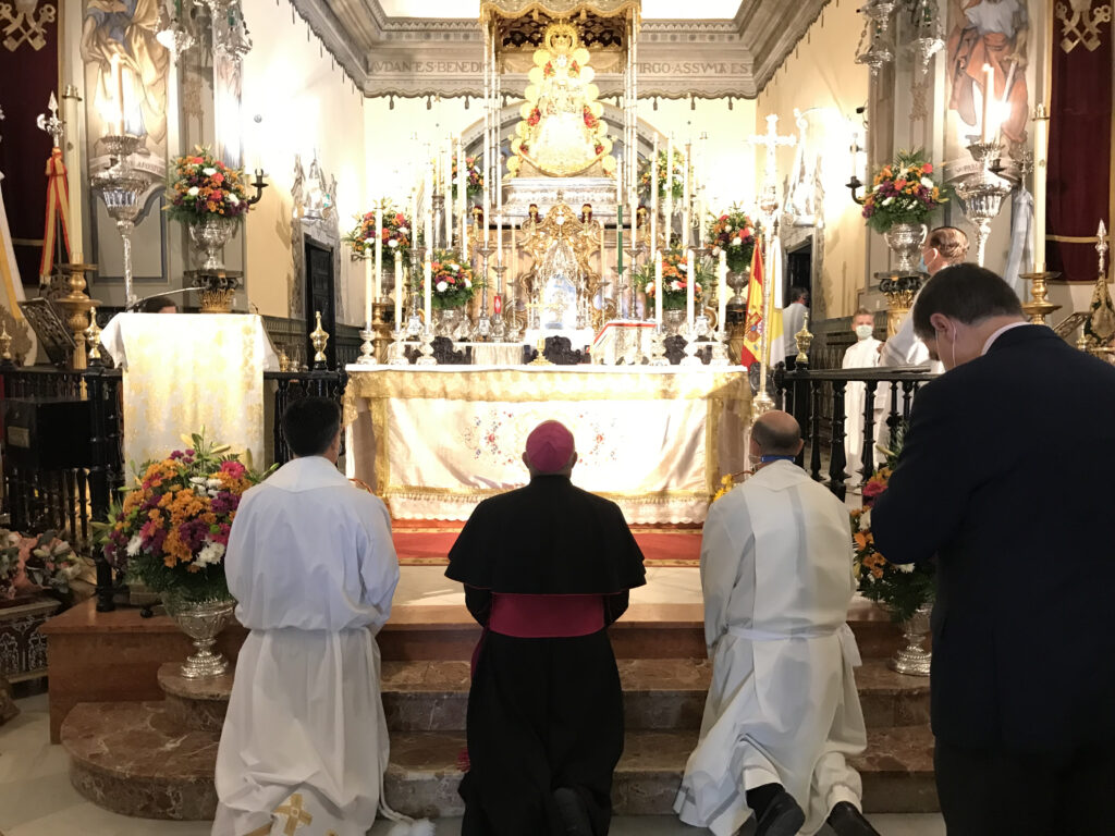 El Obispo pide la intercesión de la Virgen ante la pandemia del Covid y la espiritual del “olvido de Dios” en la celebración del voto almonteño del Rocío Chico