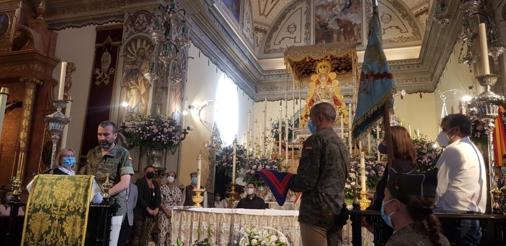 La parroquia de Almonte acoge la ofrenda de la Guardia Real a la Virgen del Rocío