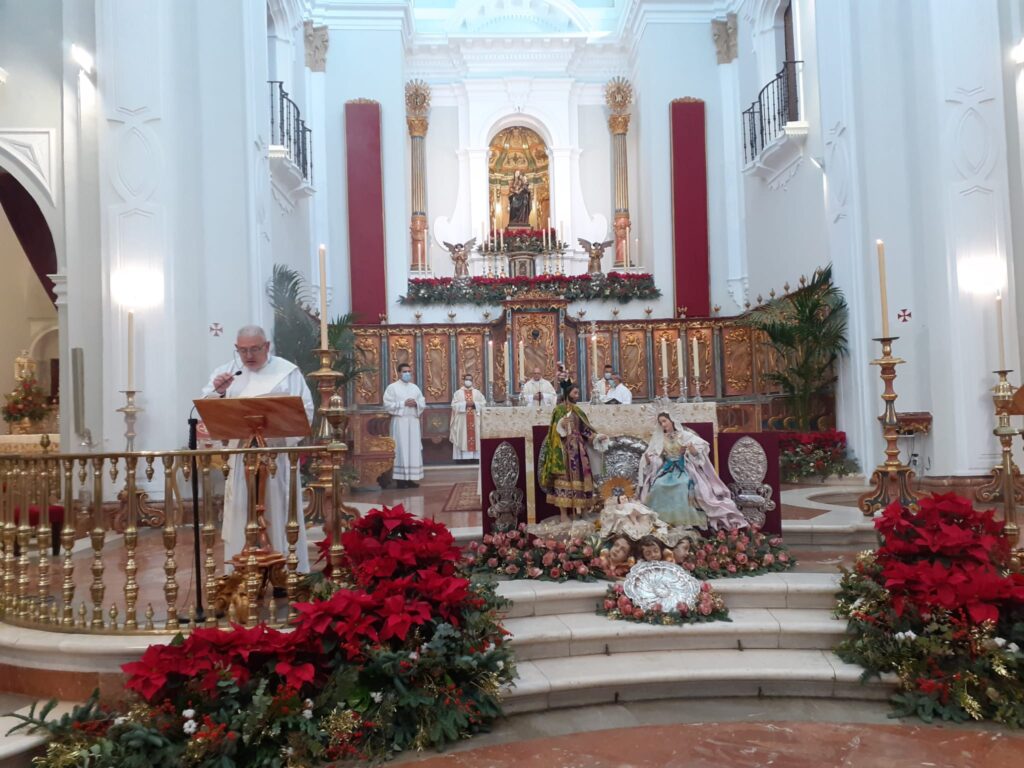 Una representación de la Delegación Diocesana para la Familia y Defensa de la Vida celebra junto al Obispo la Fiesta de la Sagrada Familia