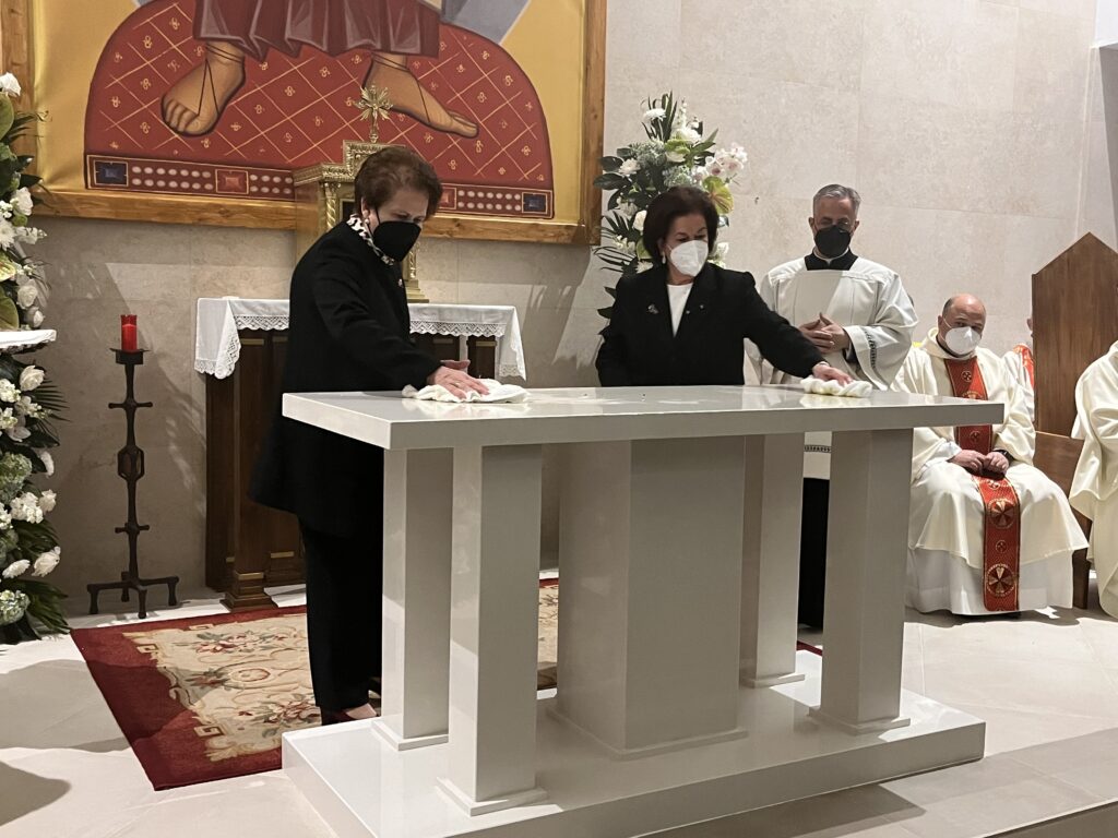 El Obispo preside el acto de dedicación del nuevo templo parroquial de Cristo Sacerdote