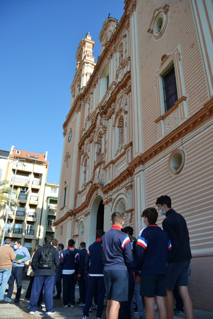 Un millar de alumnos se acerca a los enclaves más emblemáticos de la capital a través de la Jornada de Puertas Abiertas del Patrimonio Onubense