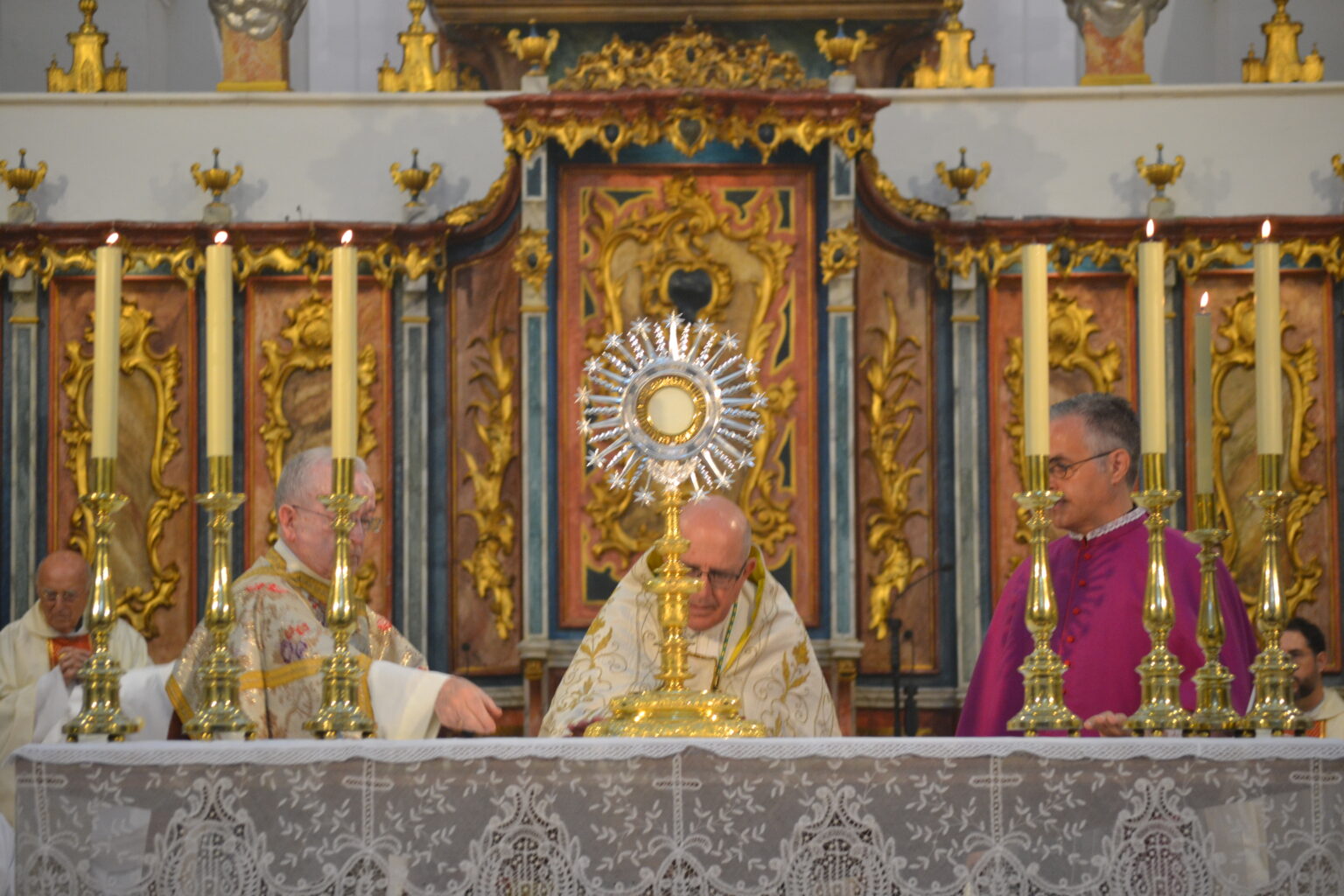La celebración de la Solemnidad del Cuerpo y la Sangre de Cristo en la ...