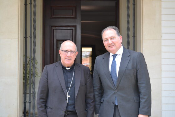 El obispo recibe al presidente de la Diputación Provincial de Huelva