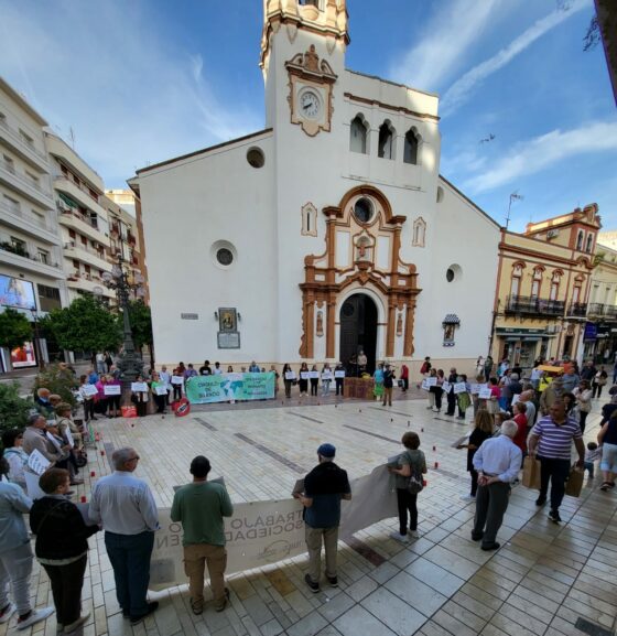Más de 60 personas se unen en Huelva en el Círculo de Silencio por los derechos de las trabajadoras del hogar y cuidados