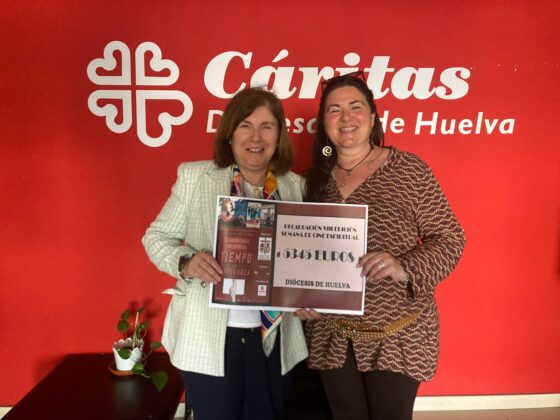 La Delegación Diocesana de Educación entrega a Cáritas Diocesana la recaudación de la VIII Semana de Cine Espiritual