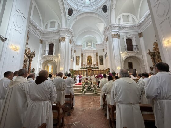 El Obispo de Huelva consagra el Santo Crisma en la Misa Crismal celebrada en la Catedral de La Merced