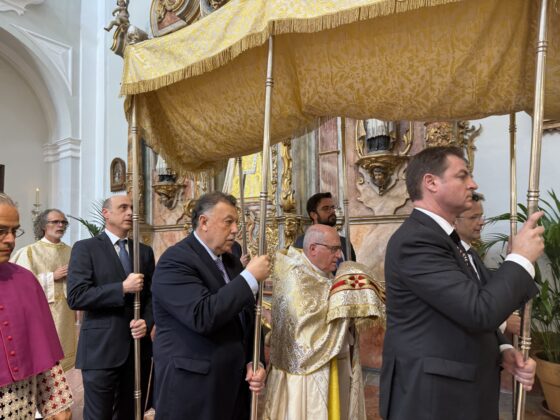 “Cristo, el verdadero Cordero pascual, nos ha liberado de la esclavitud del pecado”, recuerda Mons. Santiago Gómez en la Misa de la Cena del Señor