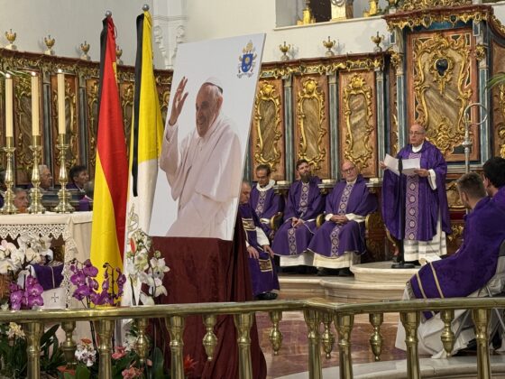 La Diócesis de Huelva despide en oración al Papa Francisco con una emotiva misa funeral en la Catedral de la Merced