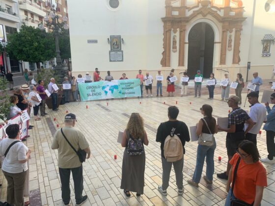 El Círculo de Silencio pone el foco en la realidad de los asentamientos y reclama dignidad para las personas migrantes